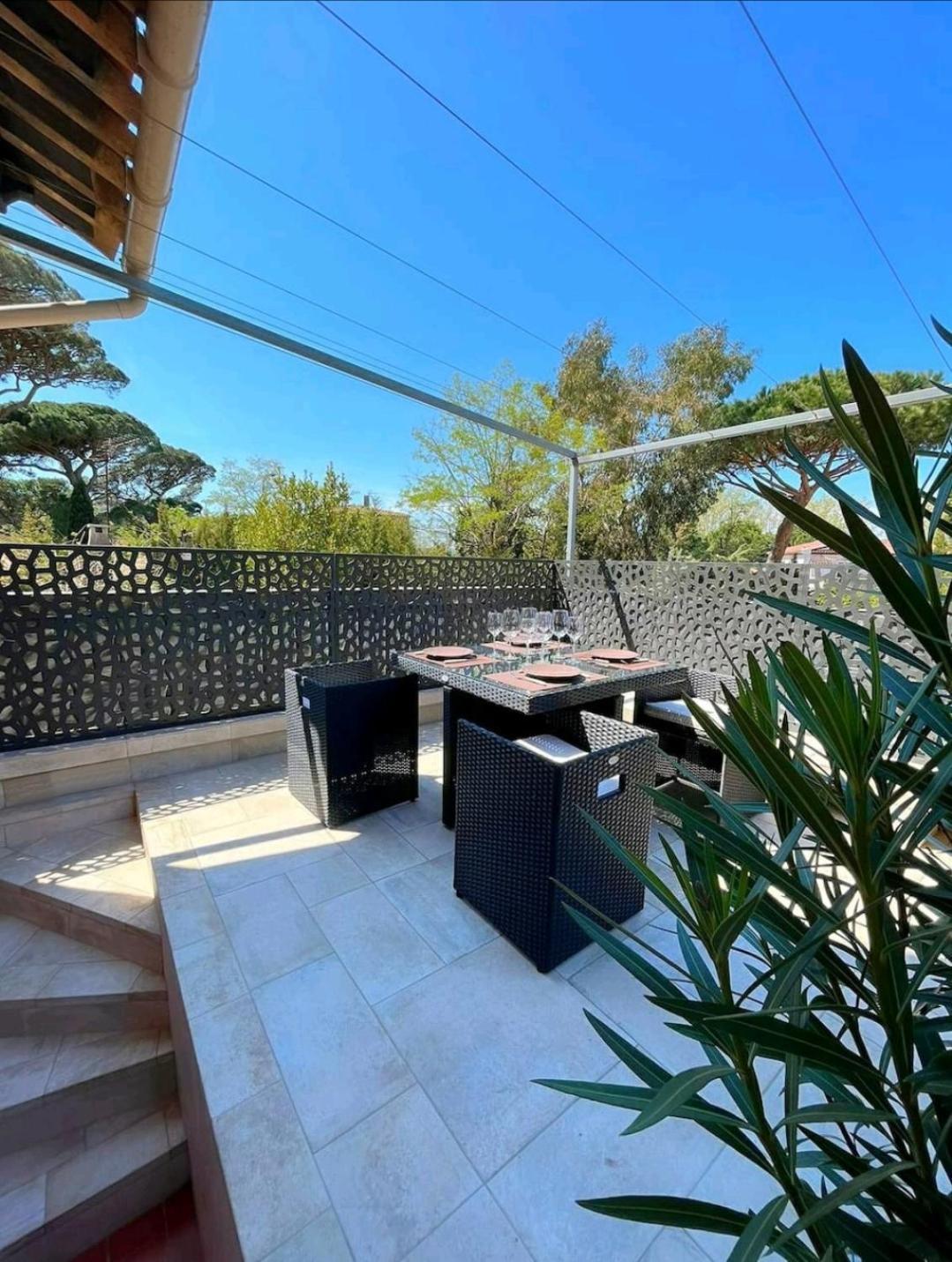 Studio Climatise, Terrasse, Parking Prive, 50M De La Plage แซ็ง-ทรอเป ภายนอก รูปภาพ